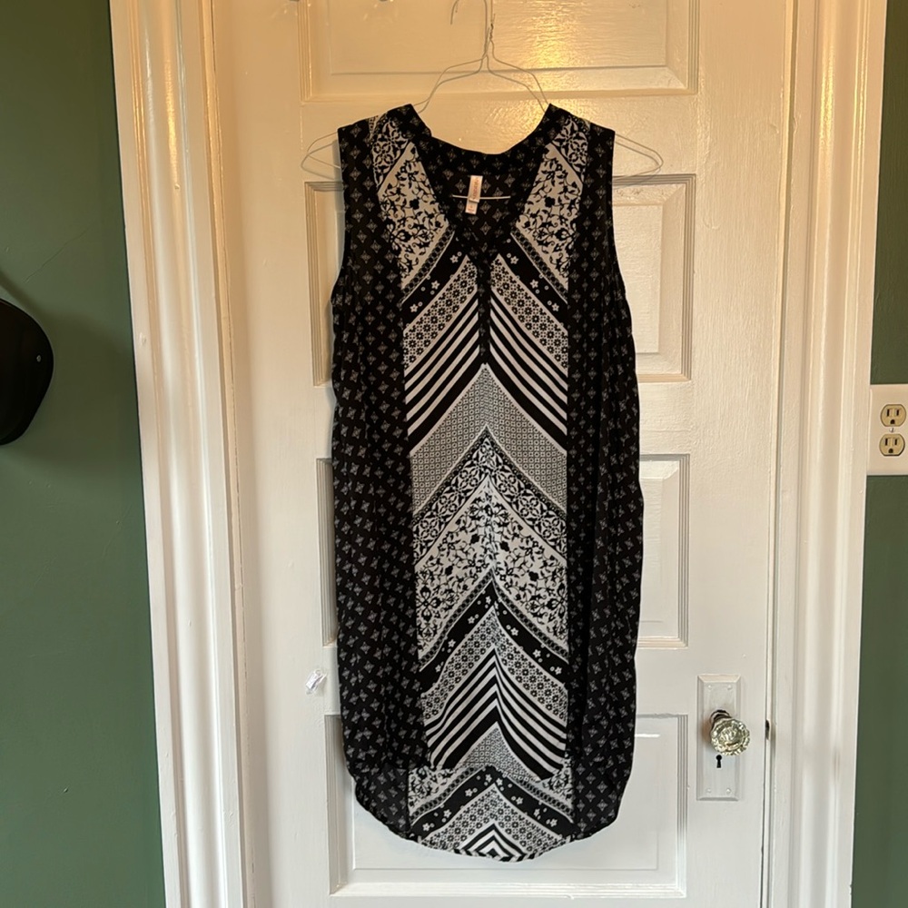 Hi-low Size Large sleeveless V-neck dress